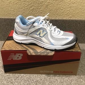 BRAND NEW NEW BALANCE Size 7 Sneakers